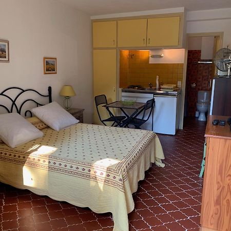 Les Oliviers Apartment Grimaud Bagian luar foto